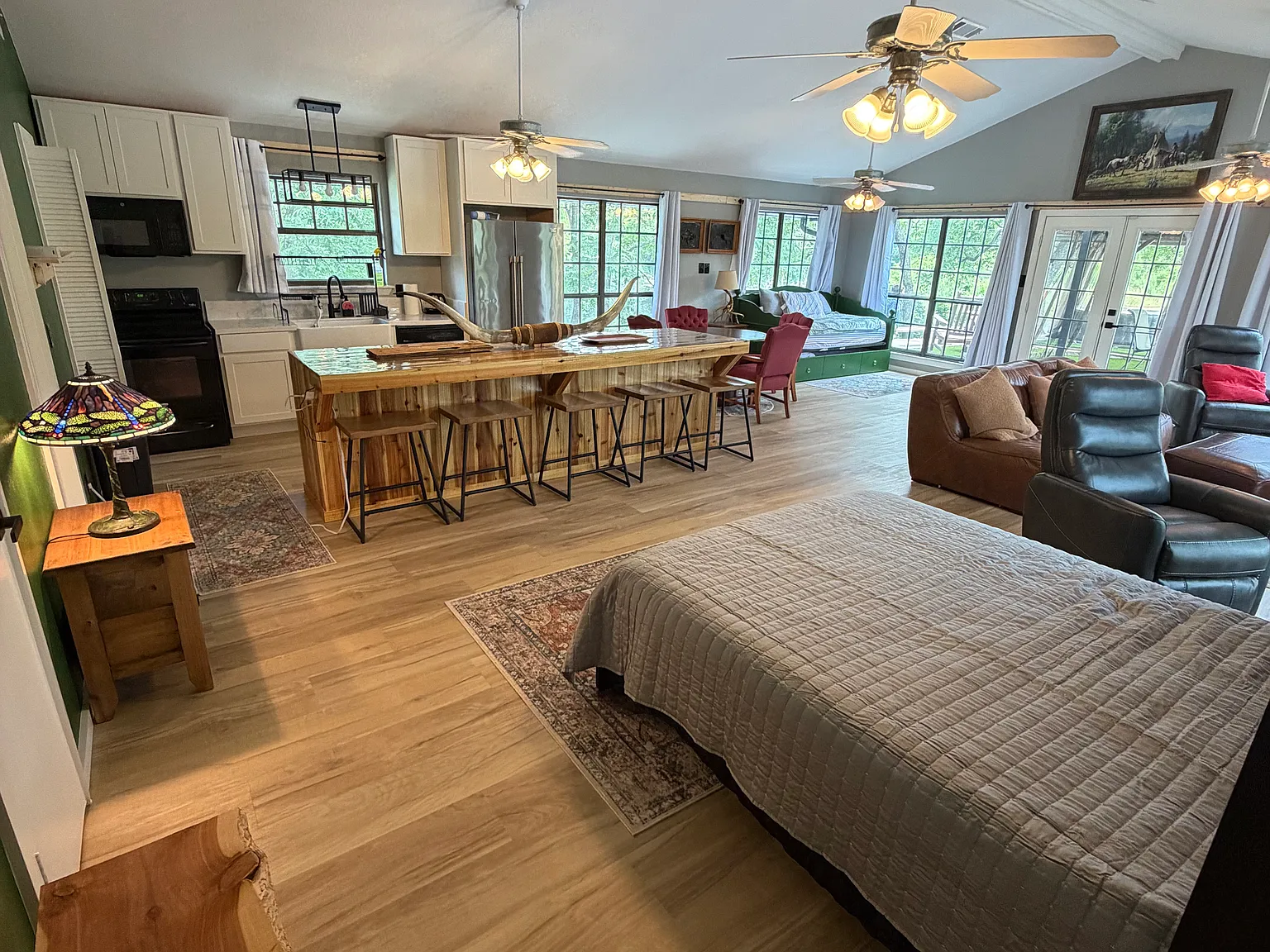 Studio, 960 sqft, $2,500 — Photo 4