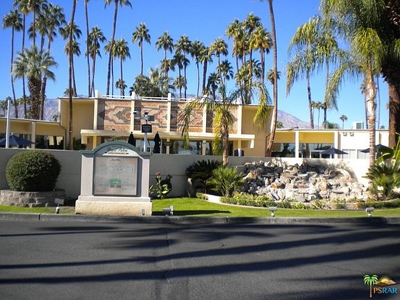 Entrance to Royal Palms