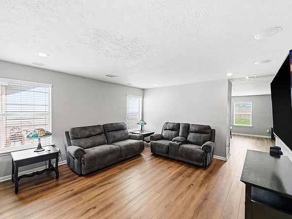 4th image of 3834 Jewel Point Dr