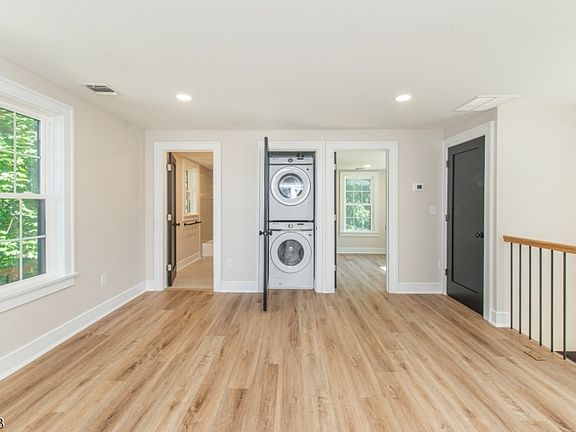 4th image of 1403 Roosevelt Ave #B