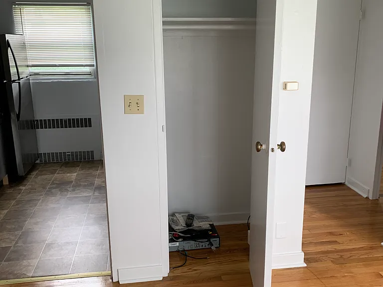 Riverview Manor Apartments — Photo 12