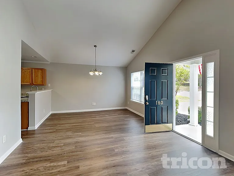 180 Riglaw Cir — Photo 4