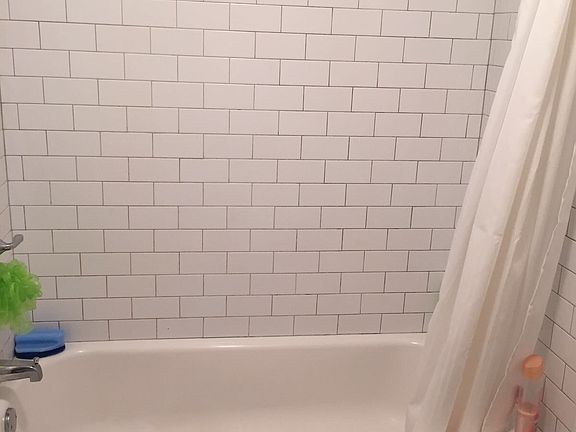 Bathroom (view 2)