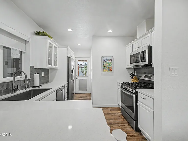 6929 E 6th St — Photo 14