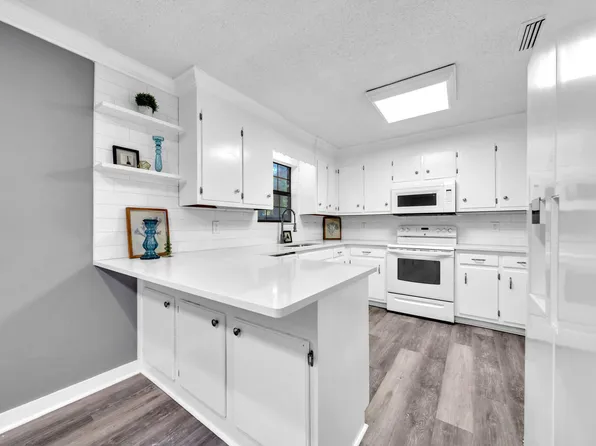 109 Redman Ct, Niceville, FL 32578