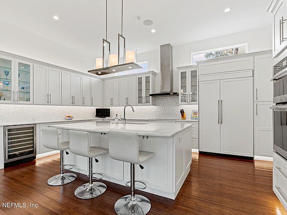 2nd image of 212 34TH Avenue S