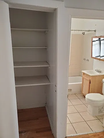2210 S Marshall Blvd #2E — Photo 7