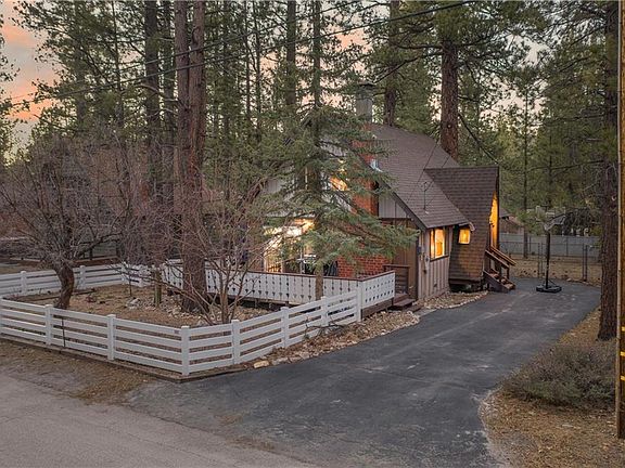 3rd image of 919 Mountain Ln