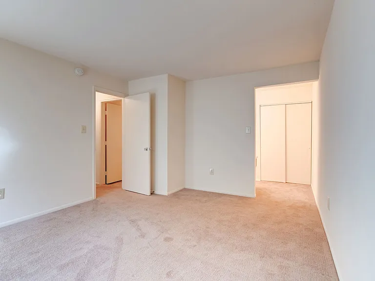 Hunter's Run Apartments — Photo 17