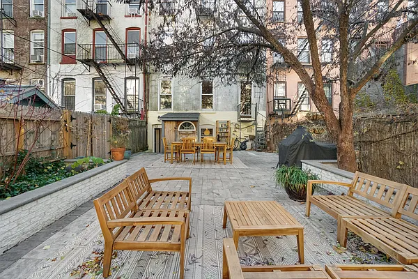 Rented by Twyford Real Estate | media 30