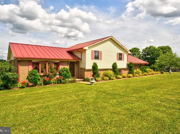 212 Whitacre Rd, Gore, VA 22637