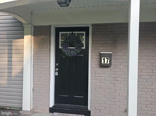 17 Roxburn Pl, Willingboro, NJ 08046