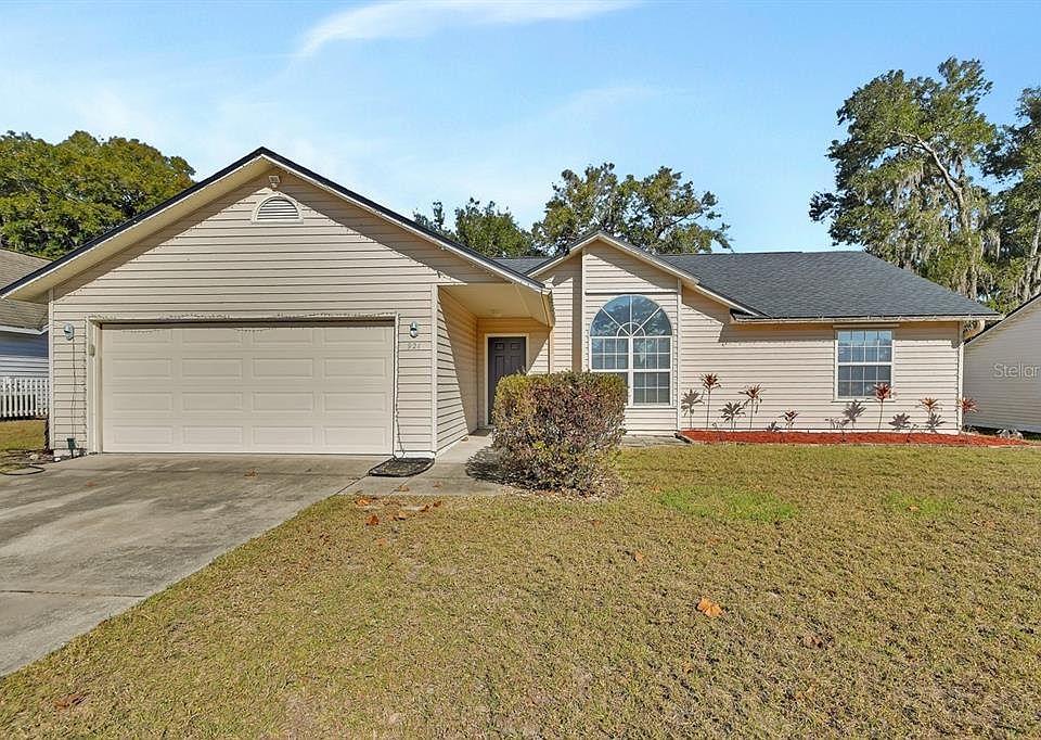 1st image of 921 VILLAGE LAKE DRIVE N