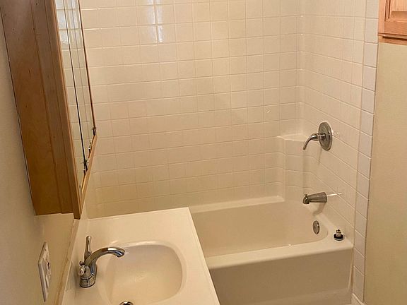 4th image of 3340 Deer Park Ave #B