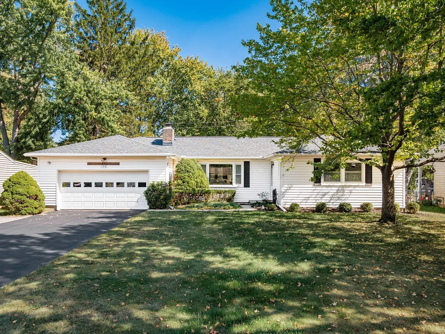 136 Grandview Ave photo 1