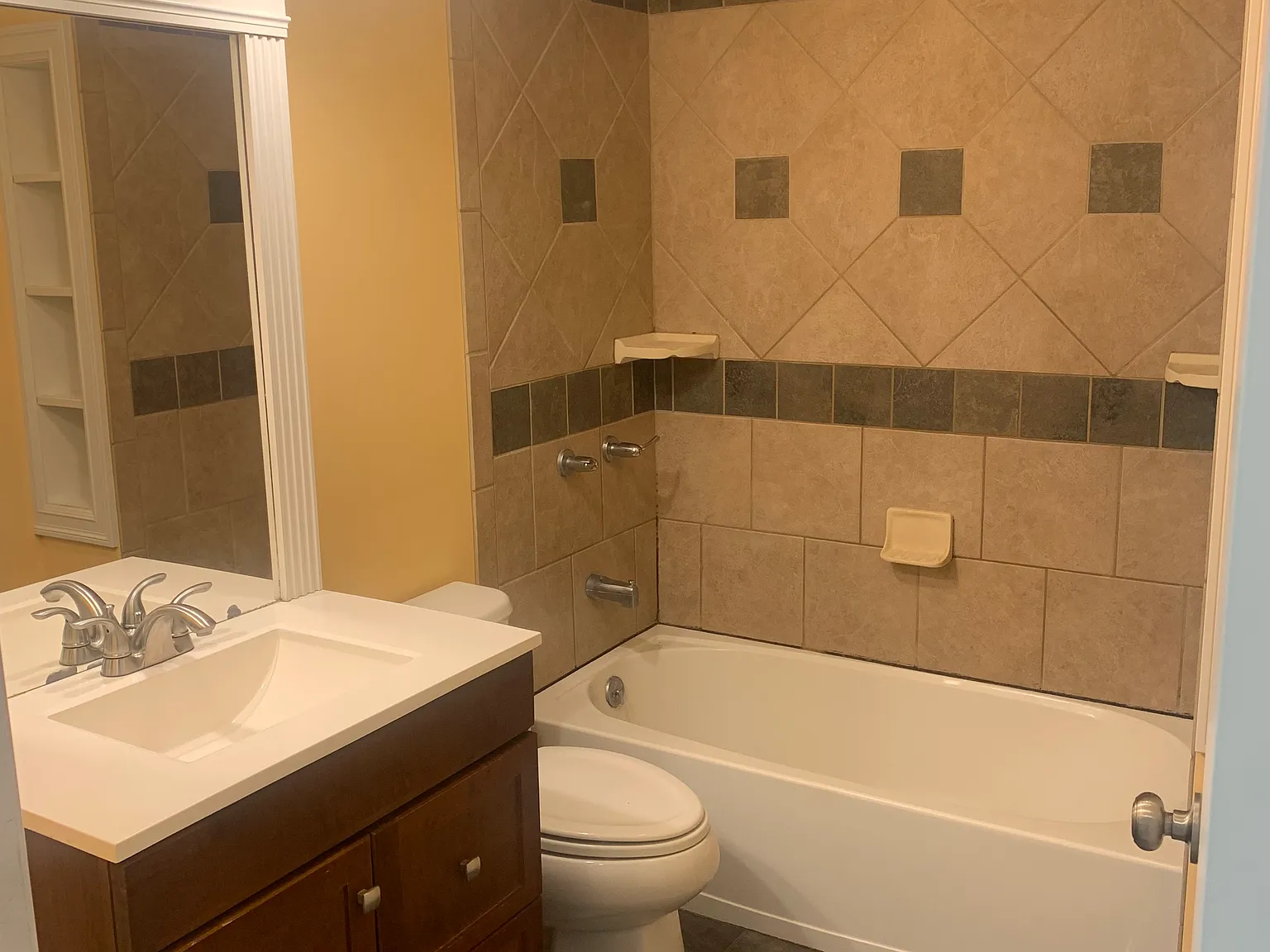 3 bed, 1300 sqft, $1,575 — Photo 3