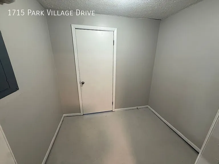 1715 Park Village Dr — Photo 16