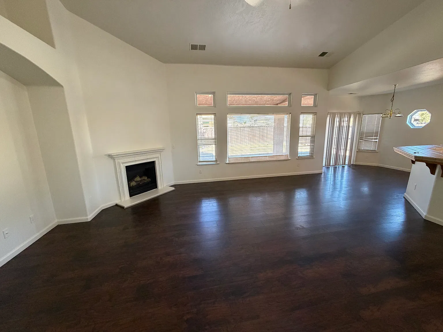 4 bed, 2.0 bath, 2354 sqft, $2,350 — Photo 3