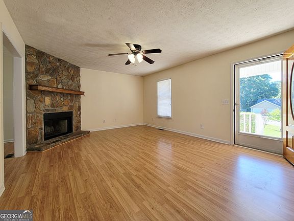 2nd image of 841 Lodgeview Dr