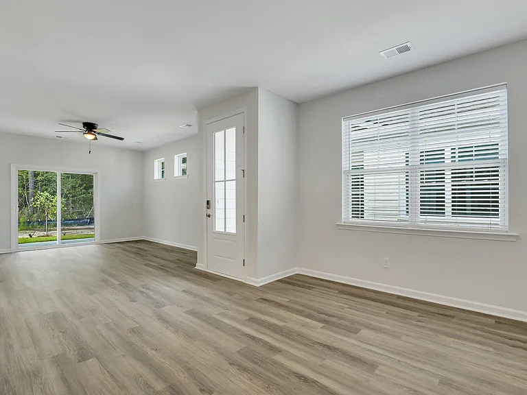 155 Holloway Hl — Photo 15