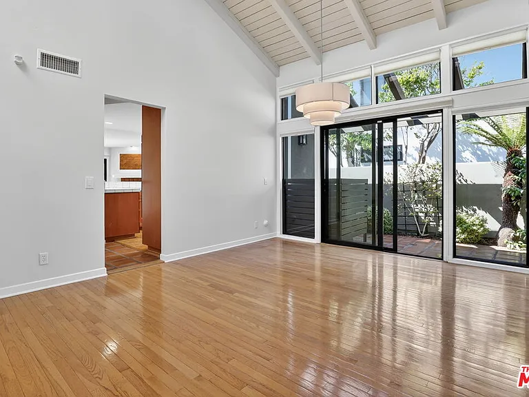 1331 Avenida De Cortez — Photo 9