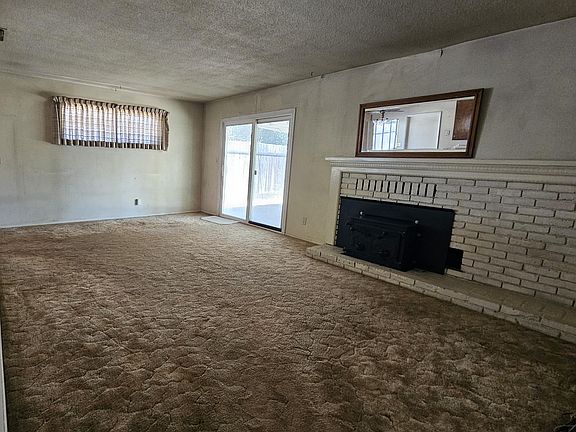 4th image of 1567 Lodgepole Ave