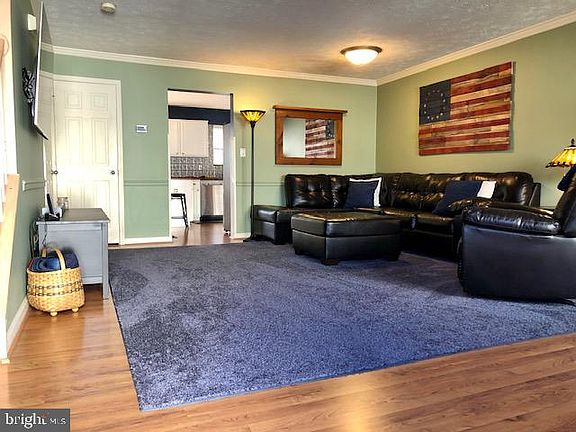 4th image of 410 Tolbelt Ct