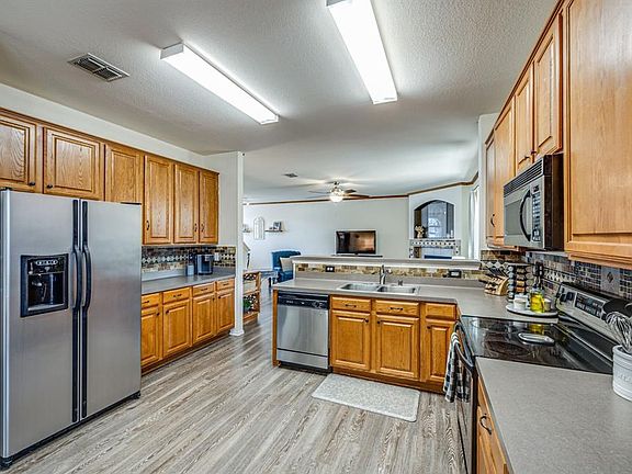 4th image of 1924 Silver Leaf Dr