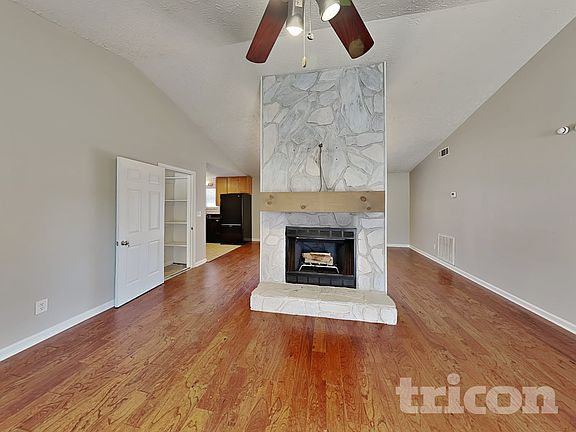 2nd image of 414 River Point Dr
