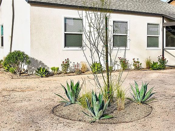 4th image of 2357 Carol Dr