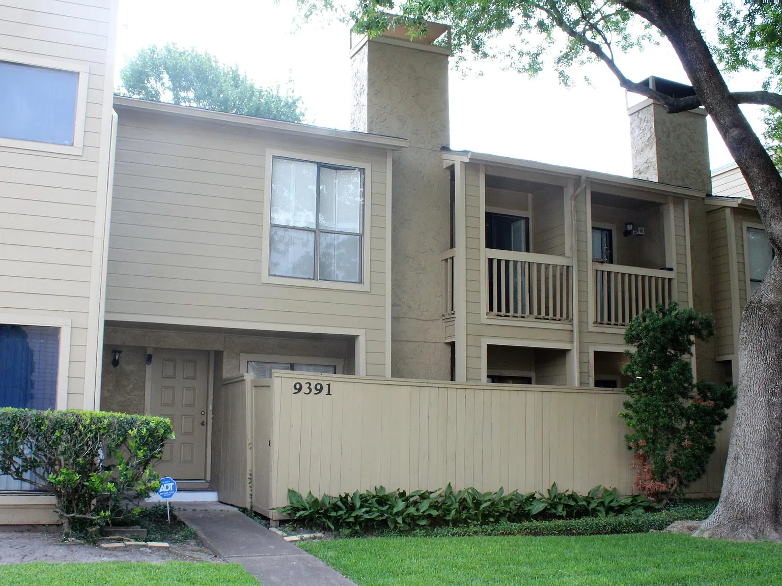 2 bed, 1.5 bath, 1150 sqft, $1,245 — Photo 2