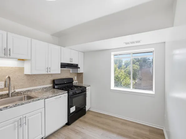 19419 Brassie Pl APT 303, Montgomery Village, MD 20886