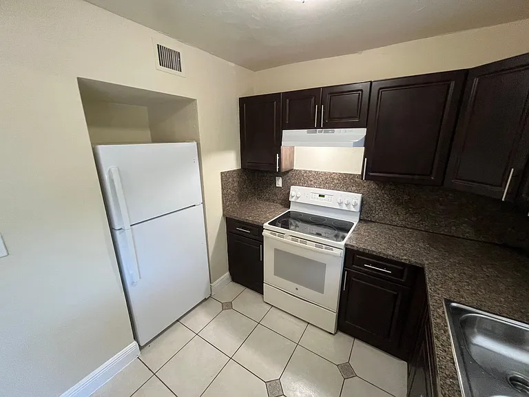 1370 NE 119th St #137008 — Photo 14