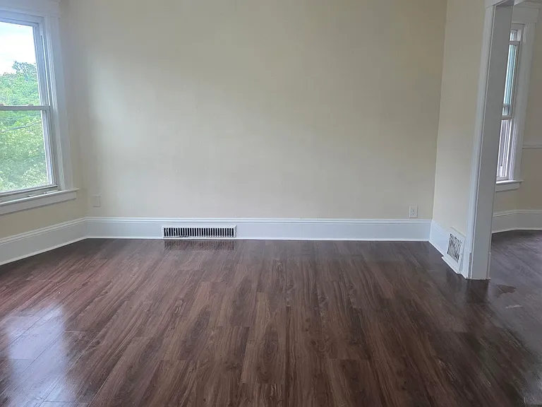 33-35 E Raymond St #2 — Photo 1