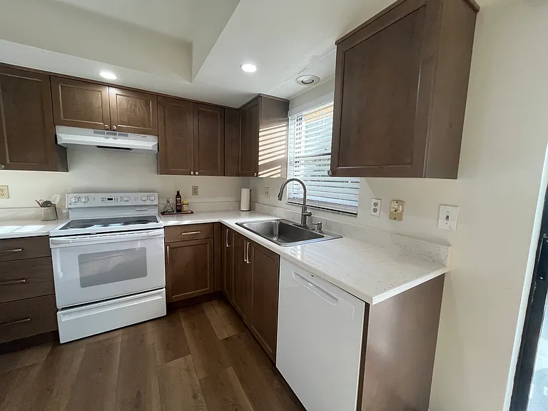 742 Trotter Ave — Photo 7
