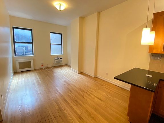 4th image of 58 W 36th St #2BB
