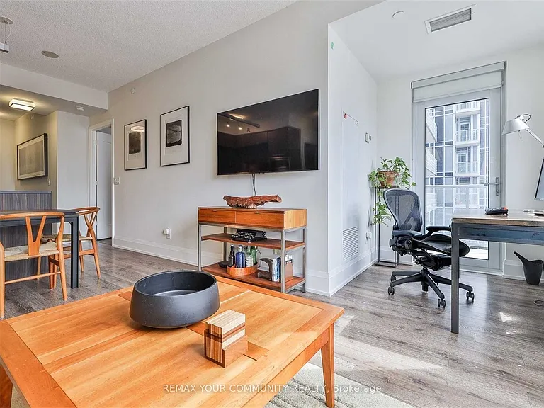 120 Harrison Garden Blvd #533 — Photo 6