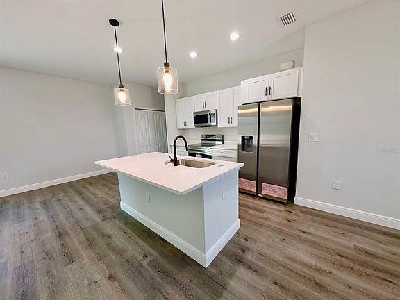 5th image of 21295 Wynyard Ave