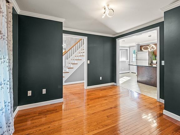 5th image of 23 Snell St
