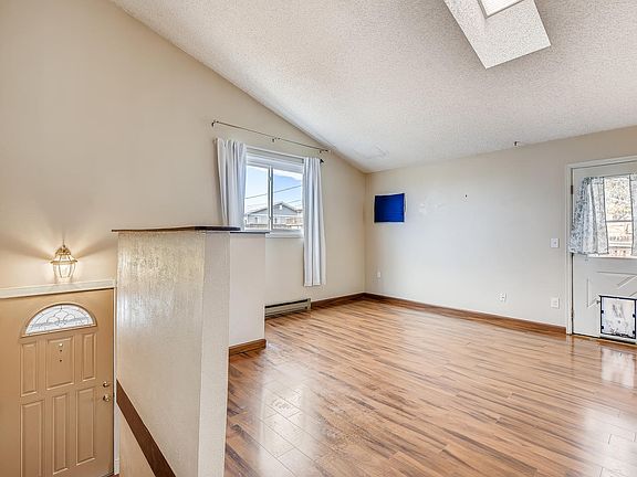 4th image of 2243 W Hillside Ave