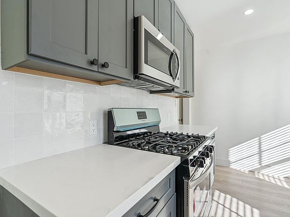 5th image of 9227 Alden Dr #7