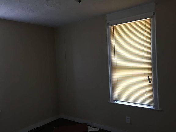 3rd image of 3912 Archwood Ave #Up