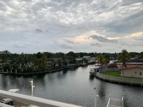 2450 NE 135th St APT 301, North Miami, FL 33181