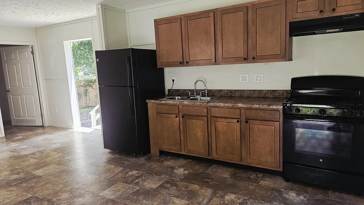 Building Photo - 221 Whispering Pine Dr