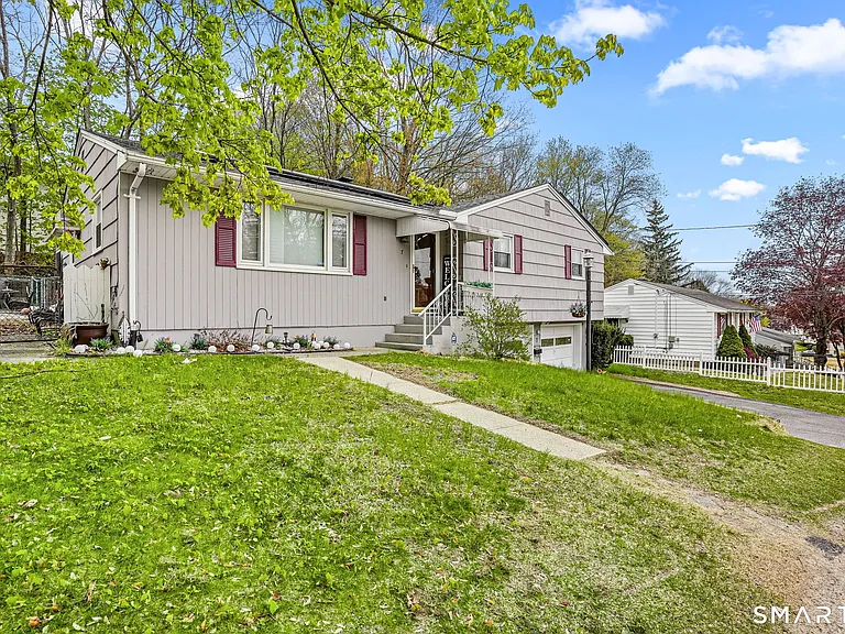 7 Newport Dr — Photo 33