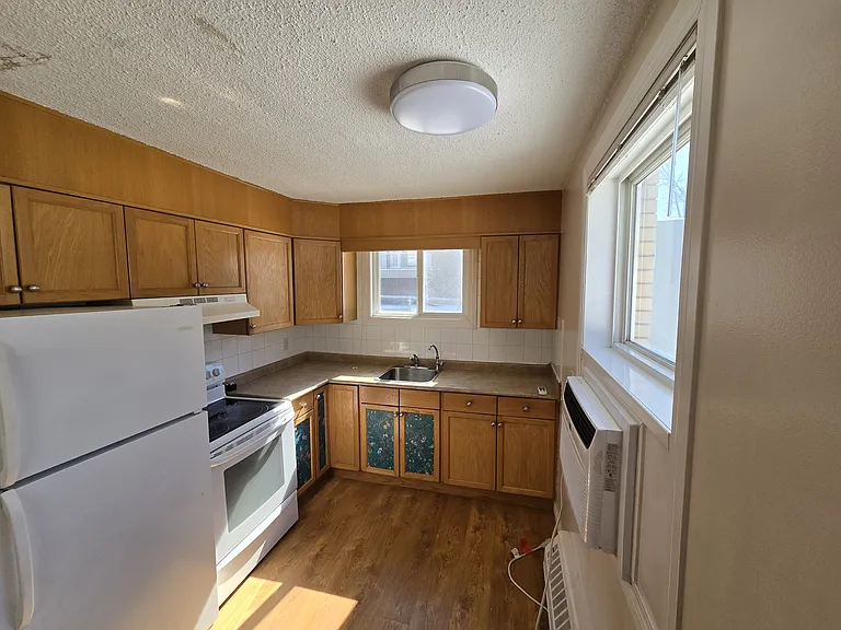 3930 Robinson St — Photo 6