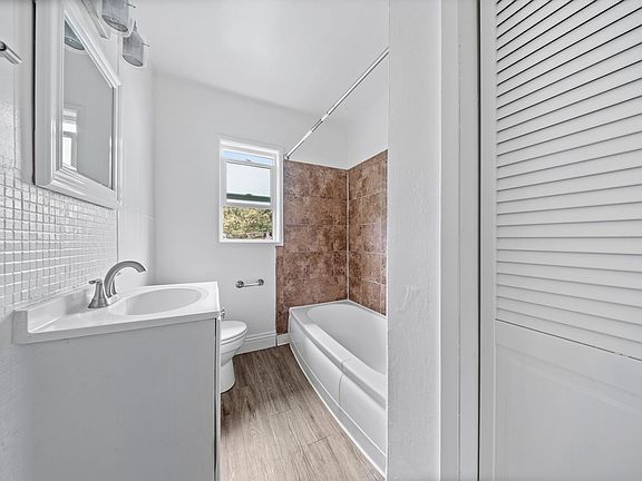 4th image of 4834-4852 W 57th St #5721
