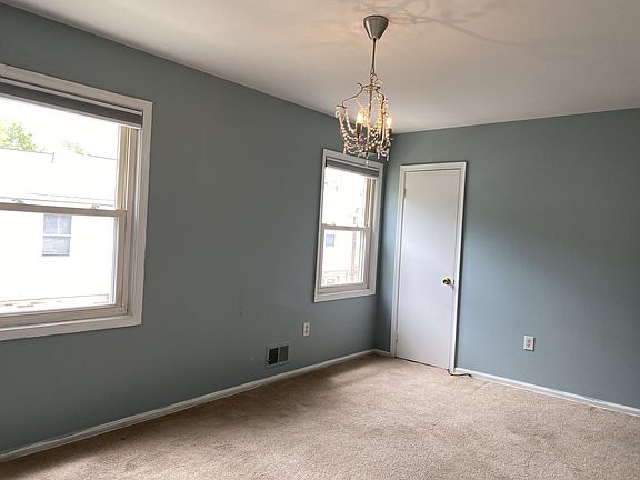 5th image of 67 Bristol Ct