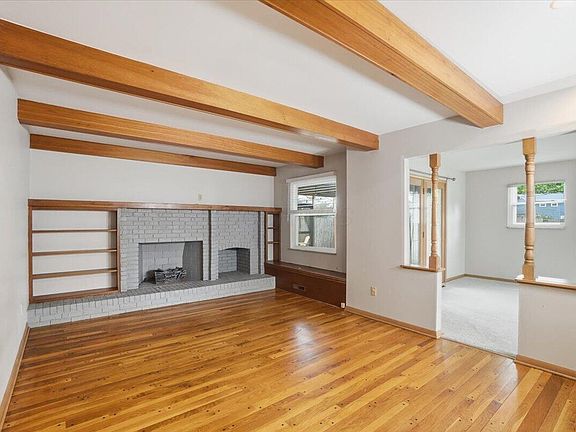 5th image of 1454 Lonsdale Rd