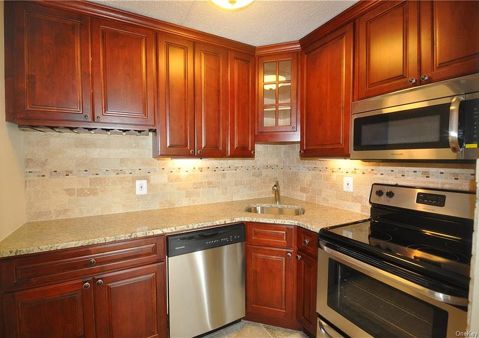 1st image of 128 Colonial Pkwy APT 4A